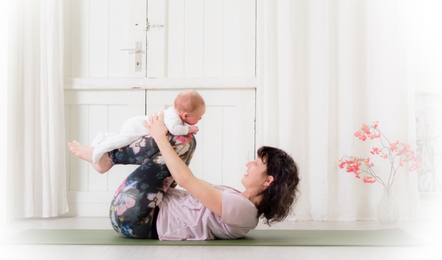 Mama & Baby Yoga 