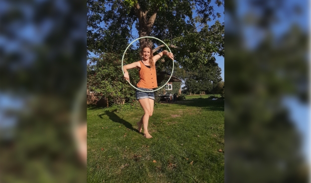 Ilse Lam Dieters geeft lessen Hoopdance 