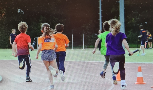 vertrekkende kinderen estafette