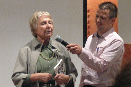 Jenny Hertzberger bij de presentatie van haar boek in 2009