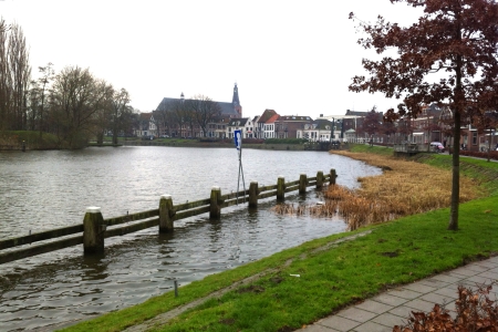 De Vecht langs de Stationsweg.