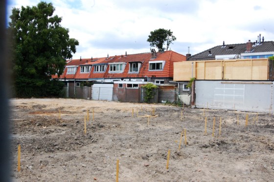 Huizen naast de gesloopte brandweerkazerne
