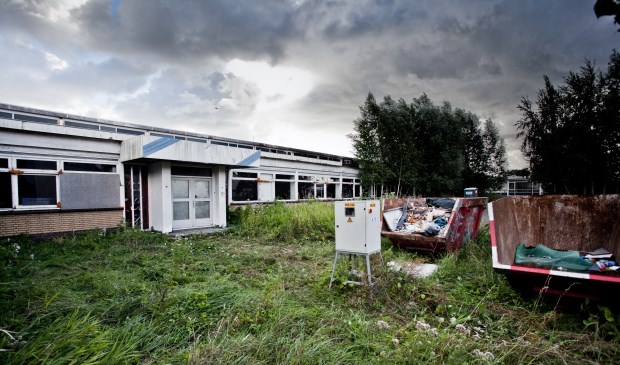 Doorn in het oog: vervallen pand Bloemendalerweg.