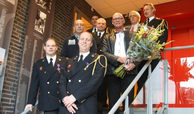 Vlnr: Johan Helder, René ter Beek, Jan Jongerius, Pieter Verlijsdonk (clusterhoofd), Nico Kalwij, Raymond Terwey (post coördinator), Burgemeester Van Bochove en John van der Zwan (Regionaal Commandant).