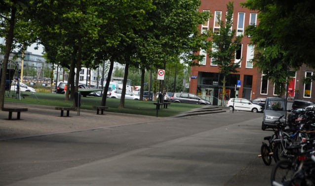 Op het Joris Ivensplein komen onder meer nog honderd extra fietsparkeerplekken.