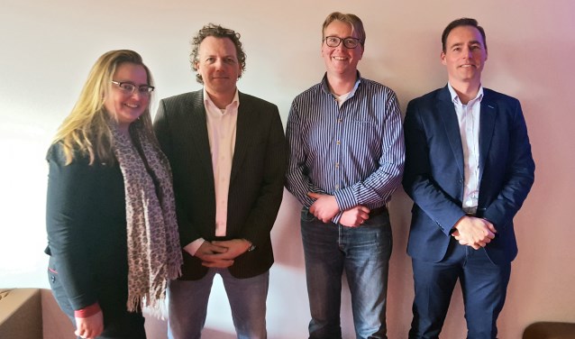 Dimphy van Vilsteren, Jacco van de Ruit, Rob van Midden en centrummanager Kjeld Vosjan.