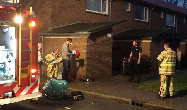 De brandweer staat nu eerst te boenen voor ze terug naar de kazerne kunnen.