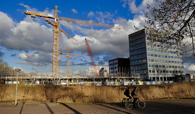 In Holland park wordt druk gebouwd, binnenkort ook aan een nieuwe school?
