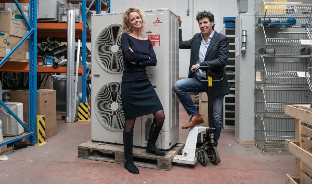 Denise Vossepoel en Frank ten Have zijn vereerd met de IVW-award. (Foto: Brian Elings)