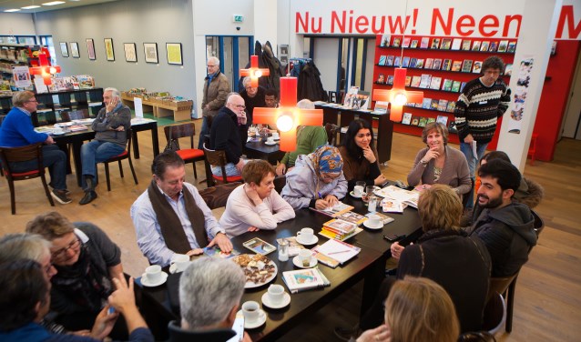 Onlangs startte een taalcafé in Eemnes en Laren had er al een.