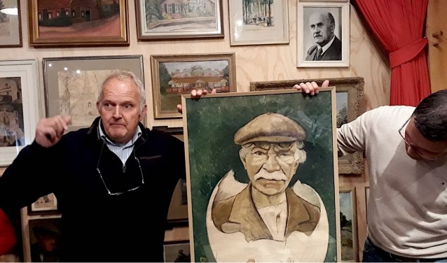 Het schilderij werd zaterdag overhandigd.