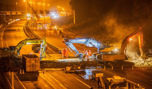 Binnen 7 uur was de fietsbrug gesloopt.