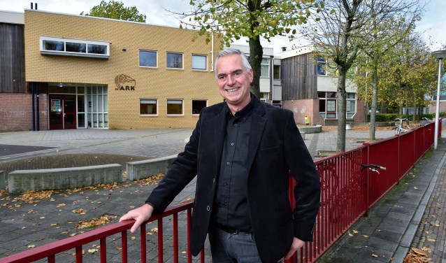 Rob Dekker, directeur van basisschool De Ark, werkt al 36 jaar bij de school.