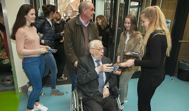 Dankzij de Rotary kunnen ouderen naar de musical op school.