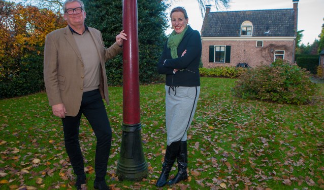 Koster Ron Flens en kerkenraadslid Trudy Baan.