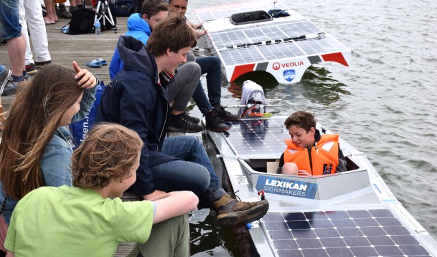 Het IJburg College doet mee aan de Young Solar Challenge.