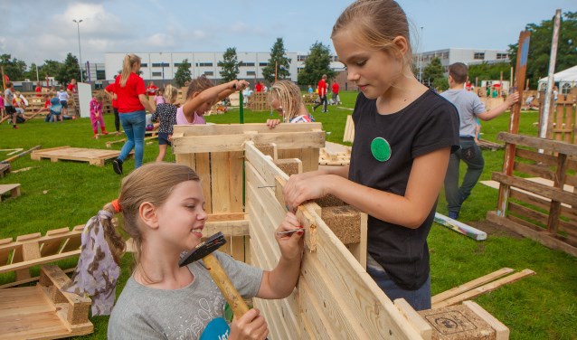 De Kindervakantieweek in Huizen kreeg geld voor het realiseren van het kindercircus afgelopen jaar.