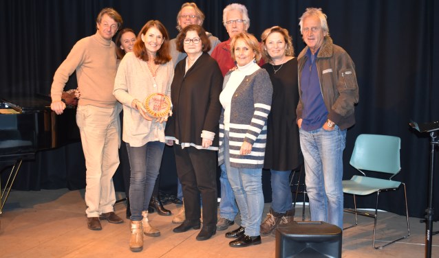 Een deel van de vrijwilligers, met Aya de Lange en Johan Hoogeboom.