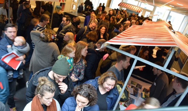 Het was haast belachelijk druk tijdens de informatiemiddag over de bouwplannen.