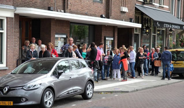 In 2014 in de rij, toen Youp ook kwam