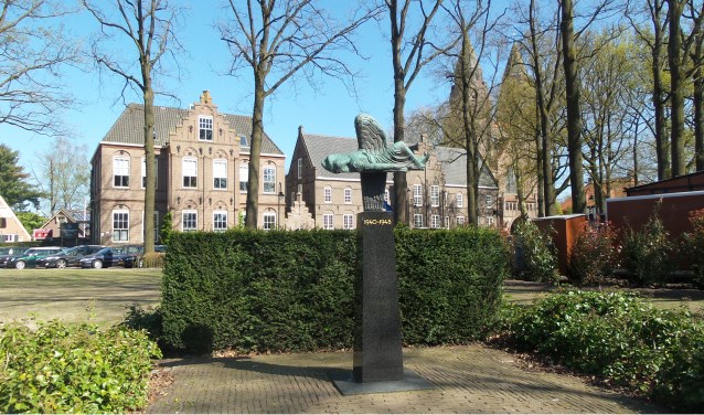 Het monument op de Brink.