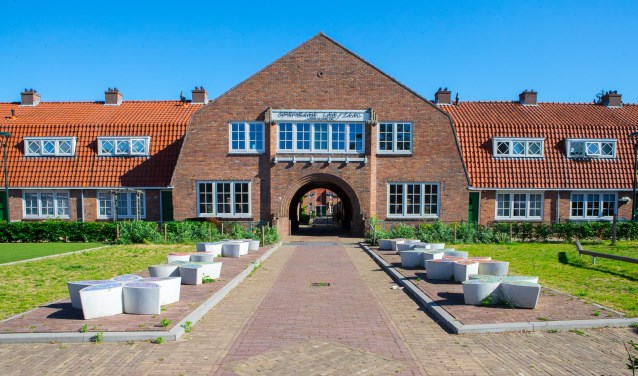 Zaterdag wordt ook 100 jaar Bloemenbuurt, hier is de Anemonenstraat te zien, gevierd.
