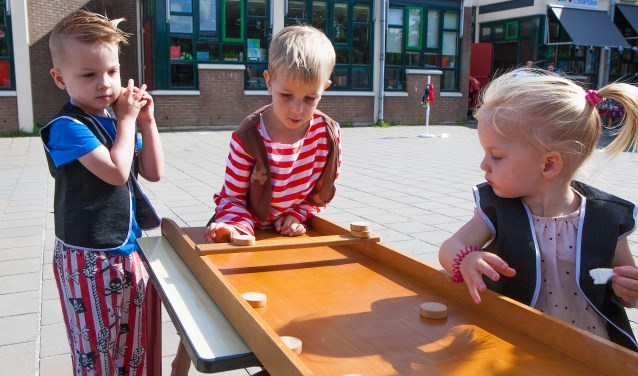 De mini-piraatjes konden onder andere sjoelen.