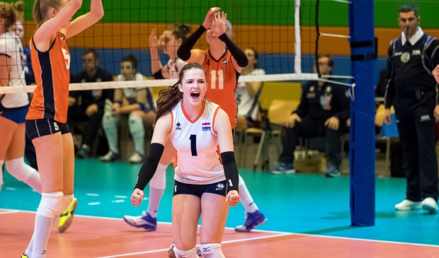 Susanne Kos met nummer 1 bij Jeugd Oranje Under 18.