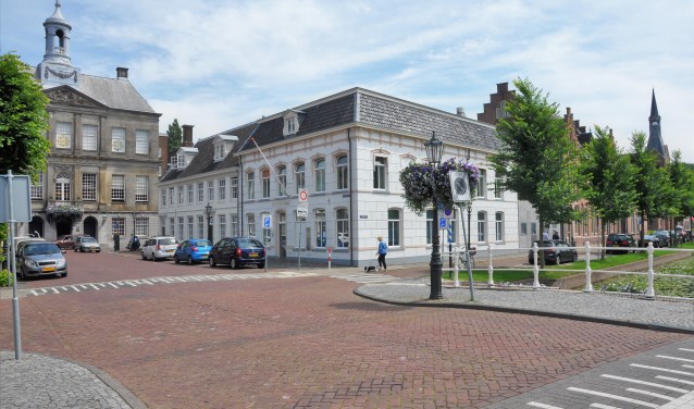 Nu nog een leeg kantoor, straks een grand café.