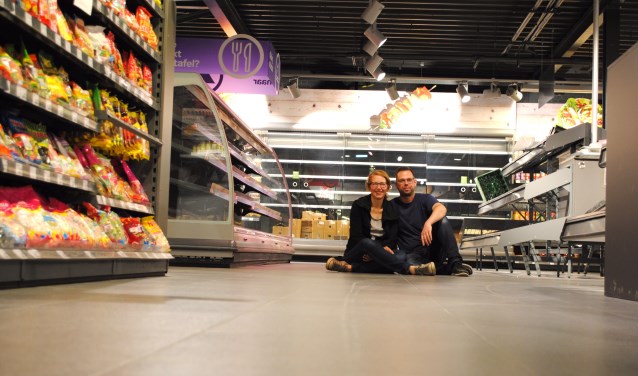 Karin en Jeffrey Veldt zijn blij met de ruimere indeling van hun winkel.