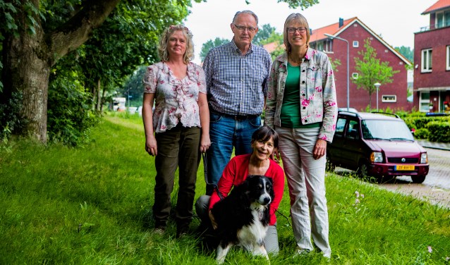 Bewoonsters Marit van Waveren en Inge Dikken hebben met hulp van Jelle Harder en Karin Walters een bezwaarschrift ingediend.
