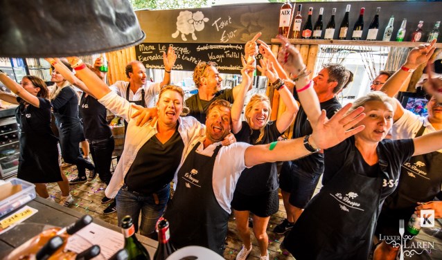 De mannen - en dames - van Le Bocque houden wel van een feestje.