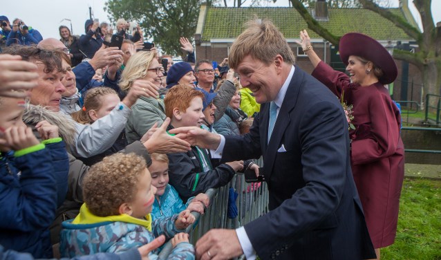 Oktober: fans van het koningshuis bij het Gemaal.