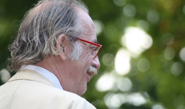 Leo Janssen hoopt op een glimlach van de lezer.