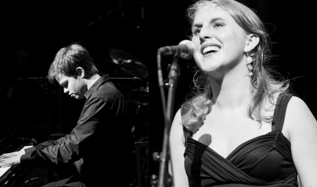 Lizzy Ossevoort en Stefan Bos treden op tijdens de Poëzie Avond.