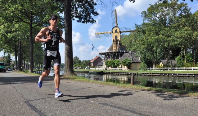 Overmars won al drie keer in Weesp.