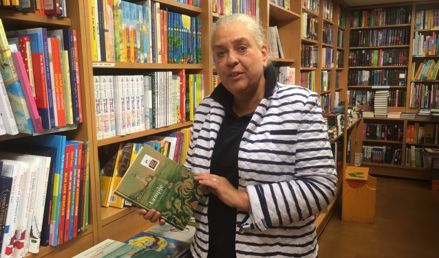 Lenneke Gons van boekhandel Los raadt het kinderboek 'lampje' aan.