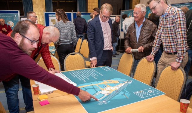 Met veel animo en interesse werden maandag de plannen voor het Stationsplein besproken in het raadhuis.