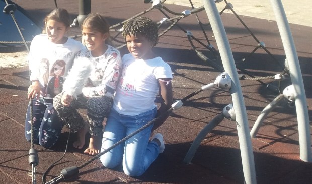 Kinderen van de Kinderraad geïnterviewd over hun initiatief.