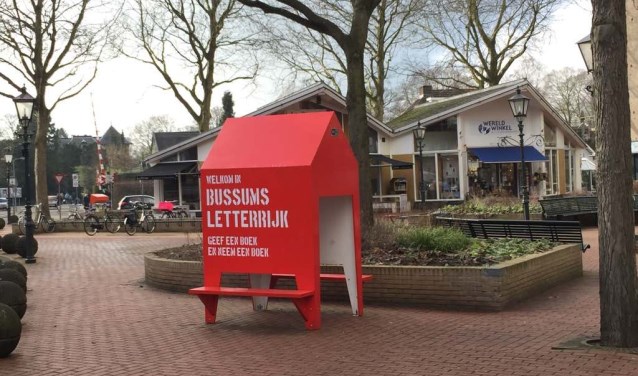 De bukbieb op het Julianaplein in Bussum