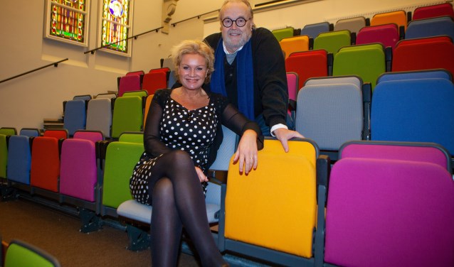 Astrid Cattel en Maurice Hermans in het kleurrijke Brinkhuis-theater.