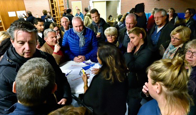 Drukke inloopbijeenkomst in Het Atelier.