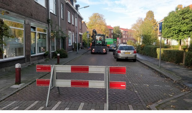In de Kerklaan wordt hard gewerkt om het probleem op te lossen.