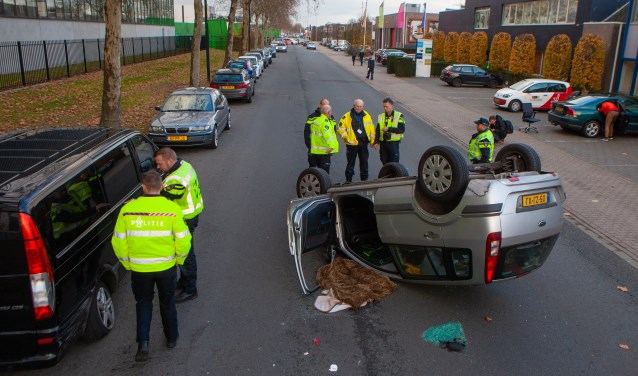 De politie doet onderzoek naar het ongeval.