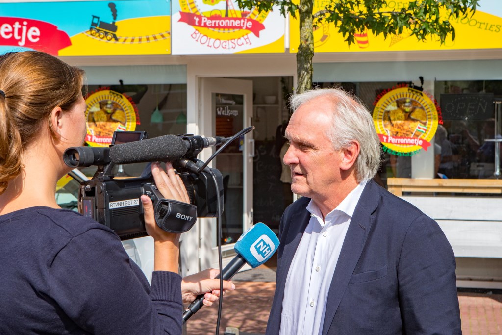 Burgemeester Broertjes in gesprek met NH Gooi.