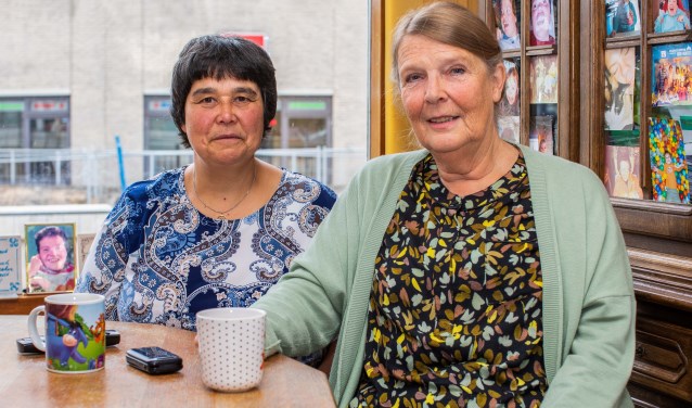 Ria de Jong en Petra Scheffer: 'Onduidelijk is waar je als mantelzorger hulp kunt krijgen.'