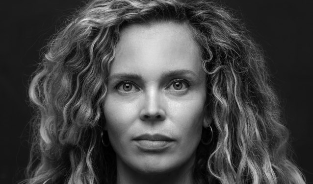 Roxane van Iperen komt vertellen over haar boek 't Hooge Nest.