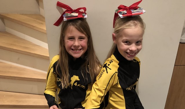 De vriendinnen Marijn (l) en Mirte.