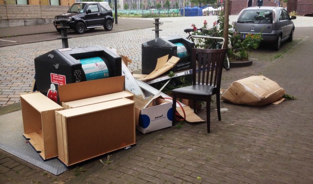 Dit is een doorn in het oog van veel IJburgers. 'IJburg Schoon' doet er wat aan.