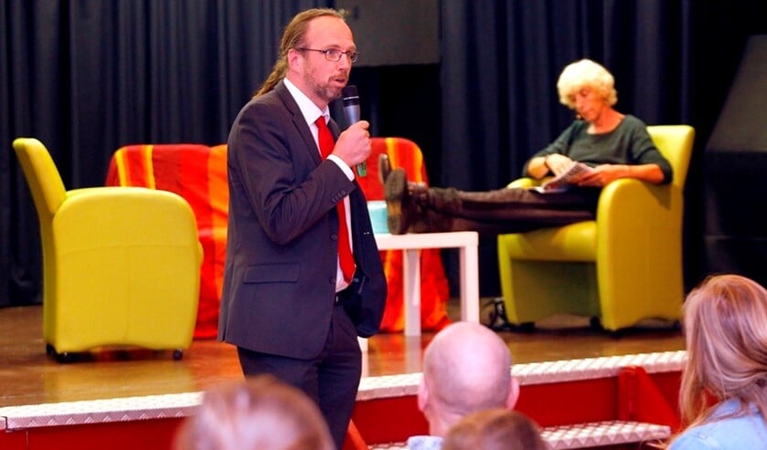 Wethouder Sven Lankreijer tijdens JIMtheater.